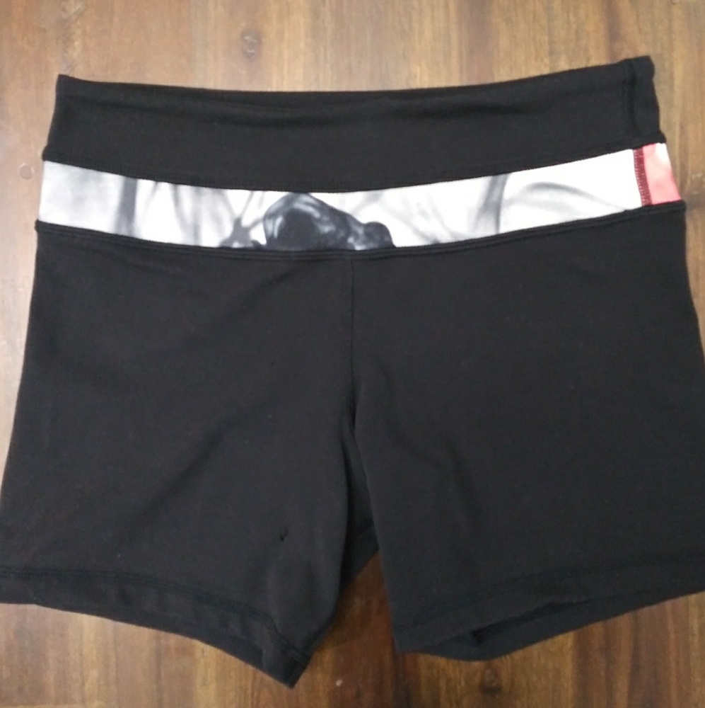 Lululemon Black and Patterned Fitted Shorts Size 4
